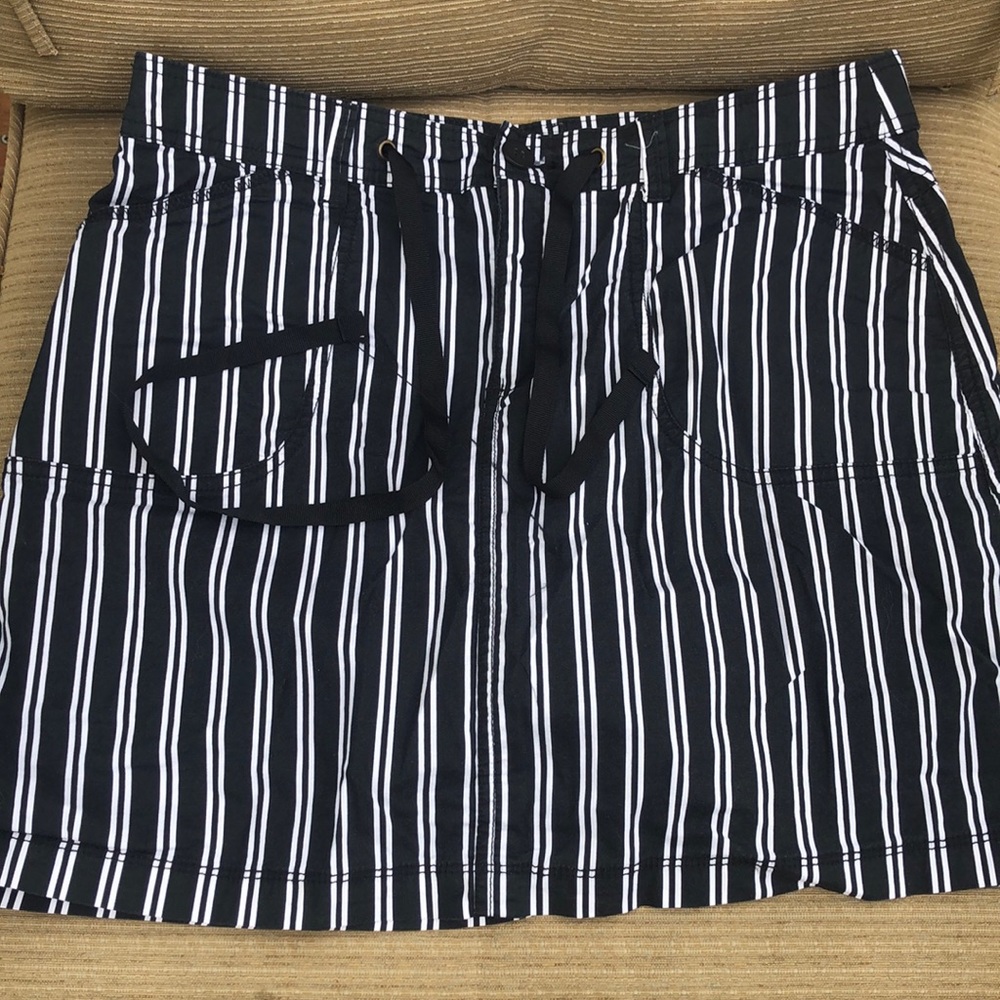 SKORT❤️White Stag black stripe skirt w/ shorts underneath